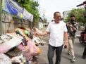 Temui Sampah Menggunung Di Tenggumung, Wawali Armuji Geram