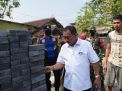 Sidak Pembangunan Infrastruktur Kampung, Wakil Walikota Armuji Bawa Sampel Paving Untuk Di Uji