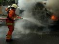 Setahun Terparkir di Pinggir Jalan, saat Distarter Mobil Ini Terbakar