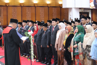 Anggota DPRD Kota Surabaya Periode 2024-2029 Resmi Dilantik, Wali Kota Eri Cahyadi Ajak Bersinergi