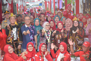 Roadshow Kampunge Arek Suroboyo, Ini yang Dilakukan Istri Wali Kota Eri Cahyadi