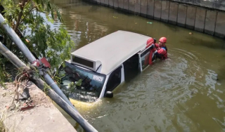 Mobil Wira Wiri Suroboyo Nyemplung Sungai di Gunung Anyar, Ini Kronologinya