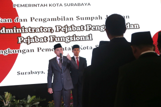63 Pejabat Pemkot Surabaya Dilantik, Wali Kota Eri: Isi Kekosongan agar Layanan Bisa Berjalan