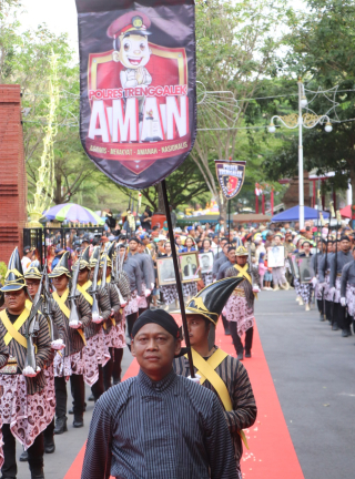 Semarak Hari Jadi Kabupaten ke-830, Polres Trenggalek Jadi Prajurit Keraton