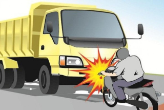 Innalillahi... Pria Surabaya ini Meregang Nyawa Usai Motornya Tabrak Truk Nyeberang