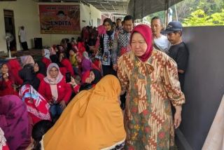 Kunjungi Ngawi, Cagub Risma Disambati Para Pelaku UMKM: