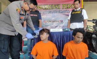 Dua Pelaku Begal Ditangkap Polsek Lakarsantri di Kawasan Citraland Surabaya