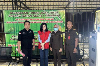 Ditetapkan Tersangka dan Ditahan, Begini Penampakan Ibu Ronald Tannur Sebelum Dijebloskan ke Tahanan