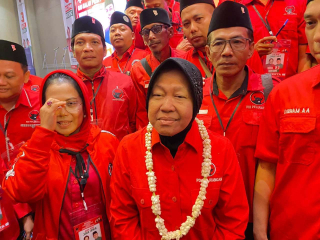Usung Program SMA/SMK Gratis, Risma Siapa Jadi Mbok’e Siswa se Jawa Timur