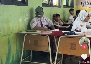 Viral Video Siswa SD di Surabaya Disuruh Pakai Topeng saat Kerjakan Ulangan