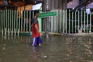 Awas! Cuaca Ekstrem di Surabaya Belum Berakhir, Ini Peringatan BMKG