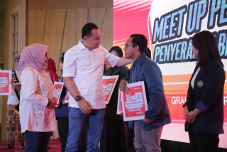 Kaleidoskop 2024: Pemkot Surabaya Buka Akses Pendidikan Lewat Beasiswa Hingga 1 Keluarga 1 Sarjana