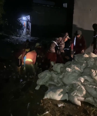 Pemkot Surabaya Gerak Cepat Tangani Plengsengan Bozem Jebol dan Genangan di Beberapa Titik
