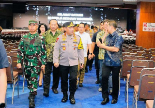 Kunjungi Surabaya, Kapolri Pastikan Pengamanan Gereja