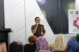 Pemkot Surabaya dan Bea Cukai Minta Warga Lapor Jika Temukan Penjualan Rokok Ilegal