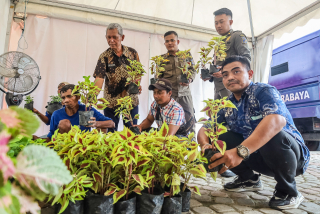 Bantuan Aksi Sosial Ganti Karangan Bunga Segera Disalurkan, Eri Cahyadi: Dari warga untuk Warga