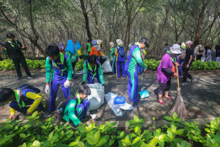 Baca juga : Peringati HPSN 2025, Surabaya Gelar Aksi Bersih Mangrove di KRM Gunung Anyar