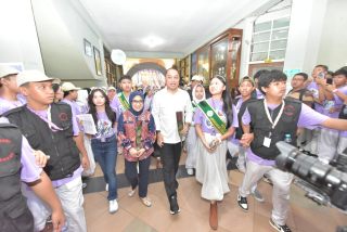 Wali Kota Eri Apresiasi Charity Spectra & Open Air SMPN 1 Surabaya