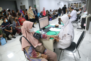 Sistem BPJS Kesehatan Error, Antrean di RSUD Dr Soewandhie Surabaya Mengular