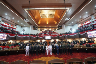 Gubernur Khofifah-Wagub Emil Sampaikan Visi dan Misi di Hadapan Anggota DPRD Jatim