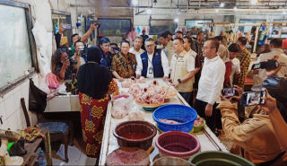 Pastikan Harga Bahan Pokok Stabil, Satgas Pangan Polda Jatim Gelar Operasi Pasar di Surabaya