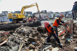 Cegah Banjir, Pemkot Surabaya Targetkan 125 Bangli di Sungai Kalianak Tuntas Dibongkar