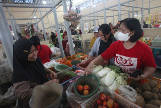Harga Cabai Rawit Merah dan Tomat Stabil, TPID Surabaya Pastikan Stok Aman