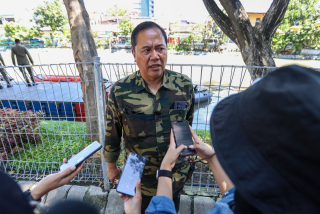 DLH Surabaya Rutin Lakukan Pembersihan Sungai Pegirian dari Sampah hingga Lumut