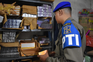 Satpol PP Surabaya dan Bea Cukai Sidoarjo Amankan Lebih dari 500.000 Batang Rokok Tanpa Cukai