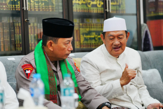 Jaga Silaturahmi dengan Ulama, Kapolri Temui Gus Ubed di Ponpes Langitan Jatim