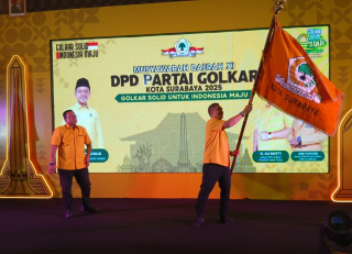 Akmarawita Kadir Resmi Ketua Partai Golkar Surabaya Periode 2025-2030