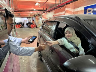 Rayakan HUT ke-80 RI, Tarif Parkir Khusus Rp80 via QRIS Diberlakukan di Sejumlah Titik Surabaya