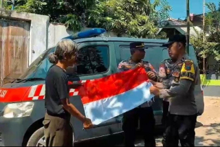 Ribuan Bendera Merah Putih Dibagikan oleh Polres Probolinggo untuk Warga, Bangkitkan Semangat Kemerdekaan RI ke - 80