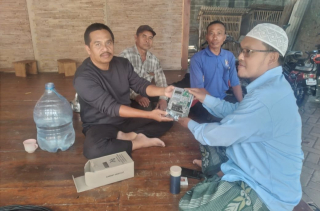 Respon Aspirasi Warga , Imam Hanafi Bantu Meteran Listrik Masjid di Wonoasih