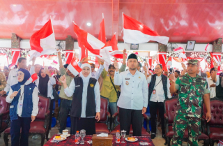 Gubernur Khofifah Ajak Masyarakat Jatim Kibarkan Bendera Merah Putih