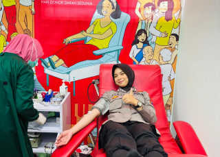 Polwan Polres Probolinggo Gelar Donor Darah Sambut Hari Jadi ke-77