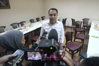 Wali Kota Eri Tegaskan Pejabat Surabaya Fokus Sejahterakan Warga tanpa Flexing