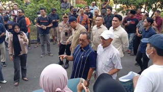 PT Suka Jadi Logam Nekat Bongkar Segel, Armuji Geram: Rabu Final, Pemkot Akan Bertindak Tegas!