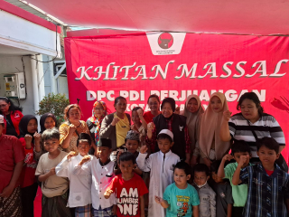DPC PDIP Kota Surabaya Gelar Khitan Massal, Tri Rismaharini: Bentuk Nyata Kerja Kerakyatan