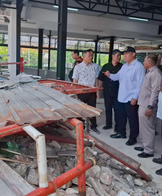 Atap Bocor dan Rongsokan Ancam Pedagang, Bambang Haryo Desak Pemkot Surabaya Tuntaskan Perbaikan Pasar Kembang
