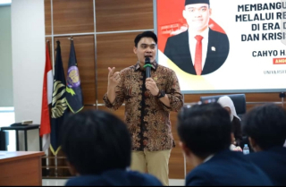 Cahyo Harjo Ajak Mahasiswa Unesa Bangun Legislator Tangguh di Era Disinformasi Digital