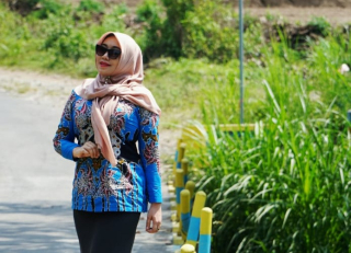 Gaya Sederhana Ning Lia, Senator Jatim yang Aktif Turun ke Masyarakat