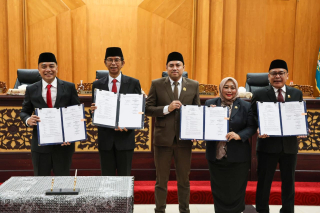 Pemkot dan DPRD Surabaya Sepakati KUA-PPAS 2026, Wali Kota Eri Sebut Lompatan PAD Rp500 Miliar