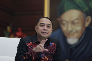 Viral di Medsos, Wali Kota Eri Ikuti Budaya Sandur Madura, Pengamat: Surabaya Dikenal sebagai Kota Multikultural