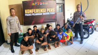 Patroli Dini Hari Gagalkan Tawuran di Pogot 12 Remaja Diamankan, 4 Sajam Disita Polisi