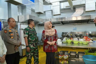 Lia Istifhama Dorong Gerakan Gizi Nasional, Resmikan “Dapur Sehat BGN” di Surabaya