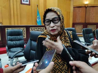 DPRD Soroti Potensi PAD, Wali Kota Eri: Surabaya Tak Hanya Mengejar Pendapatan