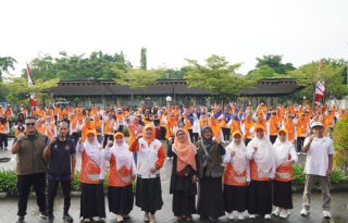 Reni Astuti Dorong Penguatan Program Kesehatan Publik Lewat Senam Lansia di Surabaya