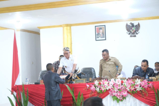 Ketua DPRD Sumba Barat Pimpin Sidang Paripurna XIV Bahas Ranperda APBD 2026 dan Kebijakan Daerah