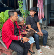 Sahroni Temui Nenek 80 Tahun Korban Dugaan Pengusiran, PDI Perjuangan Turun Langsung Dampingi Warga